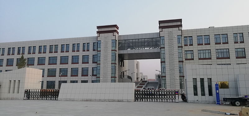 鄂爾多斯市蒙古族學(xué)校電教室電腦桌，安裝升降屏風(fēng)桌