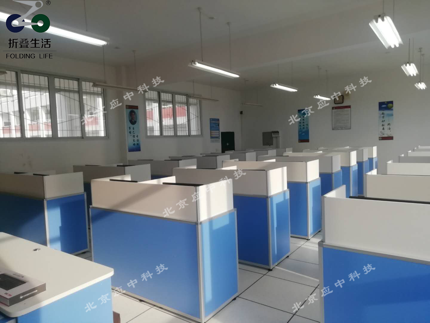 升降屏風(fēng)桌和傳統(tǒng)電腦桌的區(qū)別